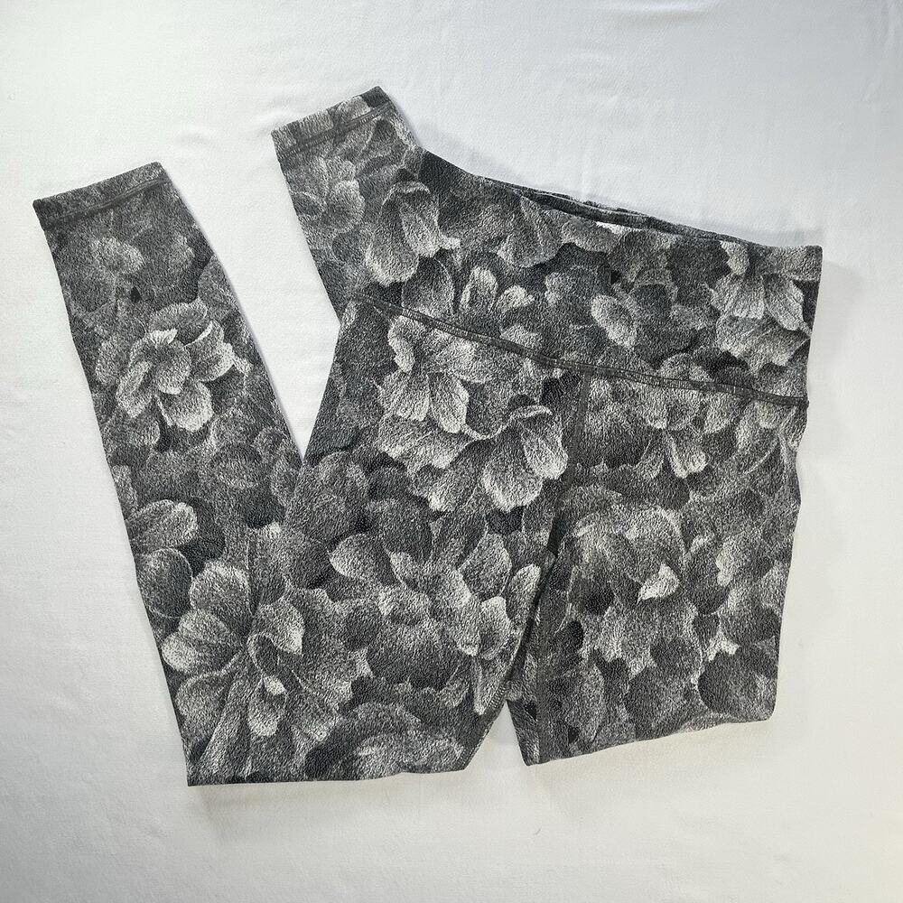 Athleta XS Elation Textured Tight Legging | Black & White Chakra Floral Print
